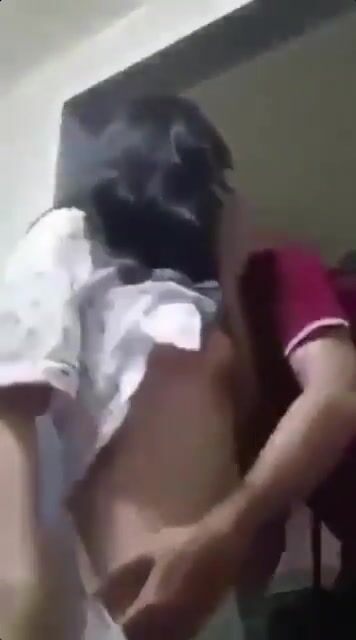 Không ai ở nhà bác hàng xóm cơ hội lại bú vú móc lồn bú lồn con hàng xóm.